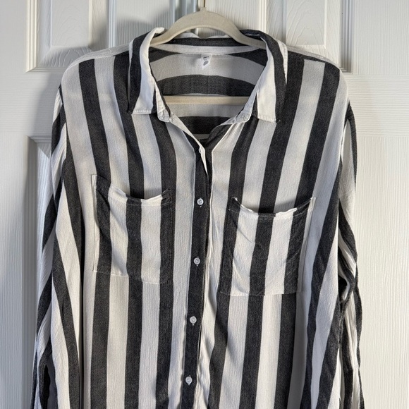 BP Gray and White Spring Striped Button-Up Shirt with Front Pockets Size XL - Picture 3 of 7
